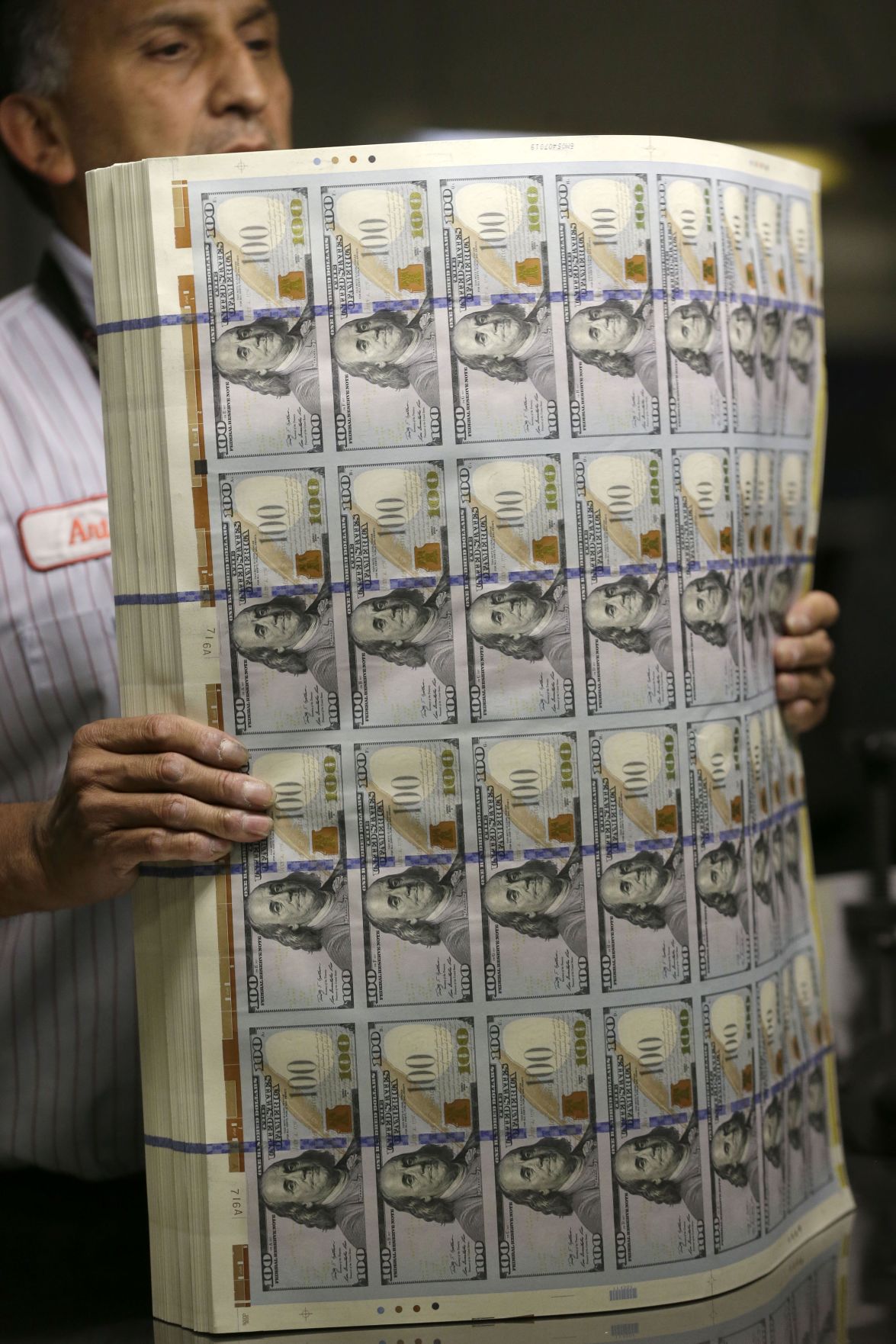 BNew $100 bill has ink well, more color, 3-D